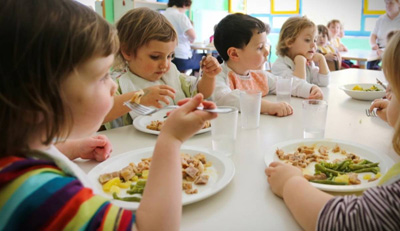 Los niños que comen rápido tienen más riesgo de sufrir sobrepeso